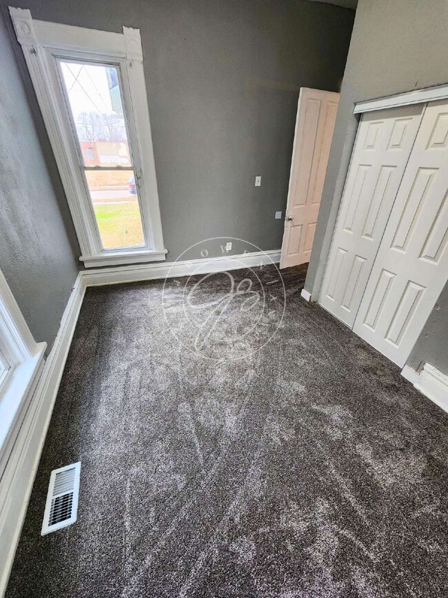 Building Photo - Spacious 2 bed main floor- 1st floor laundry room!