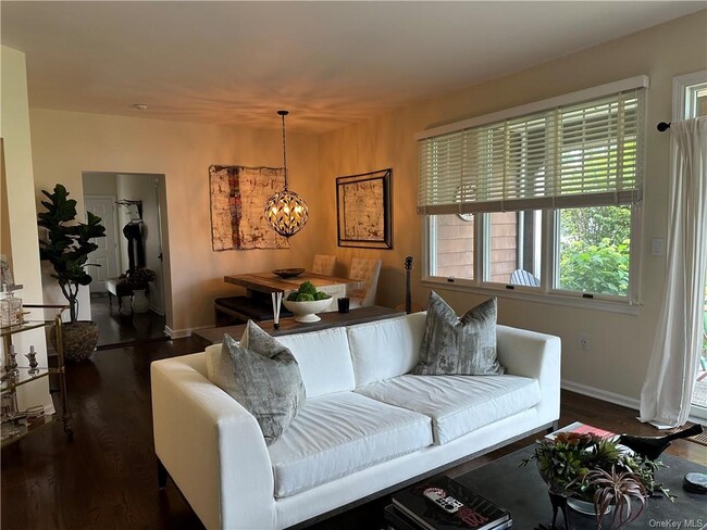 Building Photo - 220 Half Moon Bay Dr