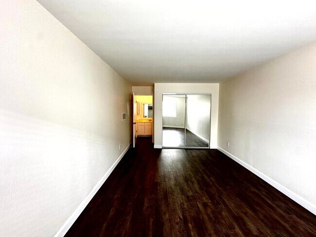 Building Photo - Gorgeous Remodeled 2 Beds + 2 Bath Condo i...