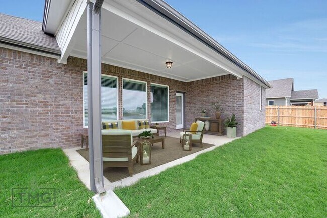 Building Photo - Owasso Dream Home! New Construction! Encla...