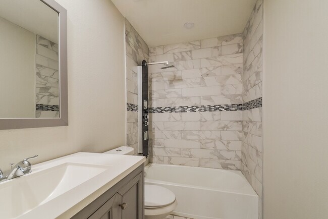 Building Photo - Spacious 4-Bedroom Lewisville Home