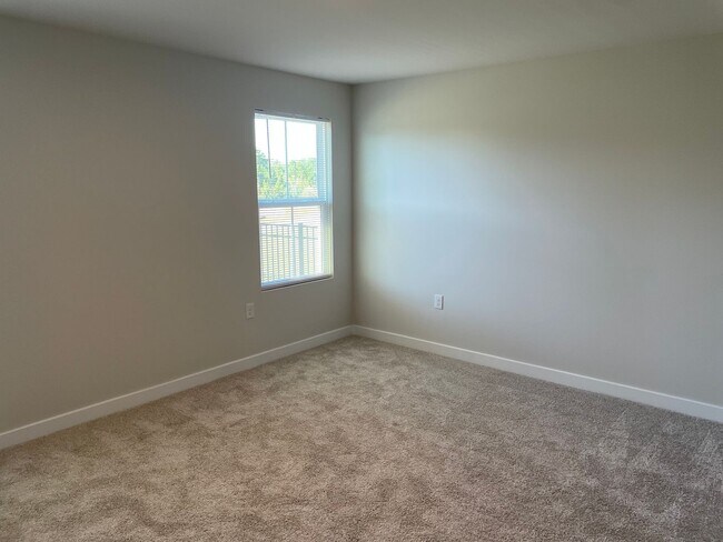 Building Photo - 3 Bedroom 2 Bath Home in Middle Creek Vill...