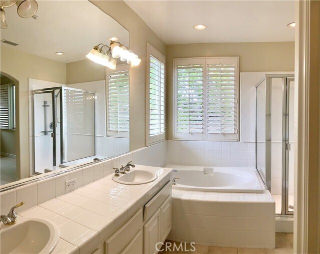 Building Photo - 281 Mesa Dr