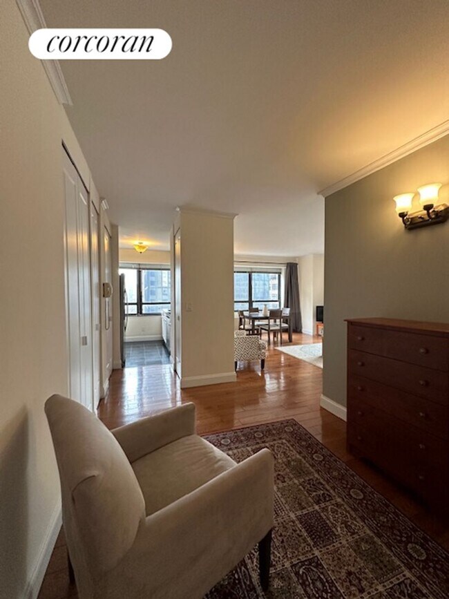 Building Photo - 240 E 47th St