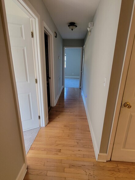 Building Photo - 109 Golf Club Ln