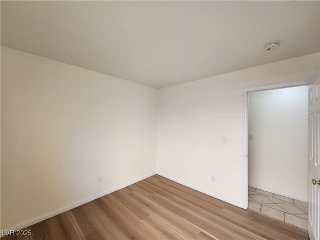 Building Photo - 1405 Iron Springs Dr