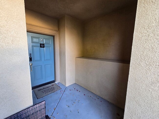 Building Photo - 3 Bedroom 2 Bath located in Mountain View DHS