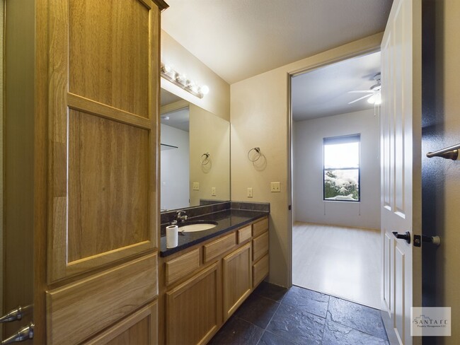 Building Photo - Highly Desirable Alameda Compound Condo!