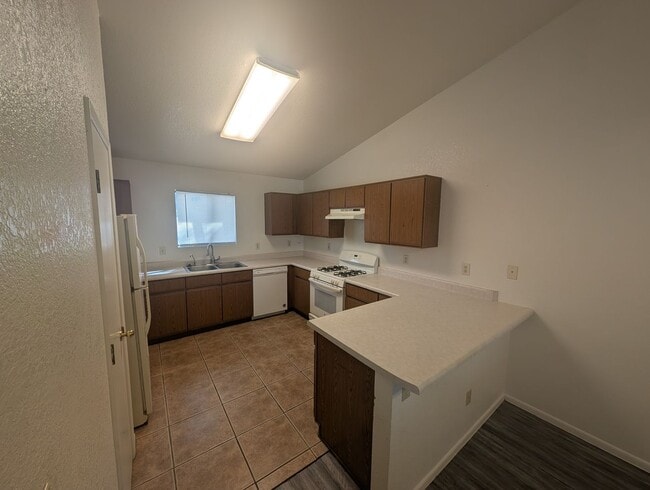 Building Photo - Rita Ranch ready for move in