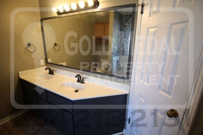 Building Photo - Lisa Lane Living – Simple, Smart & Ready for You!