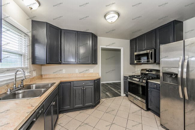 Building Photo - 302 Fulton Ln