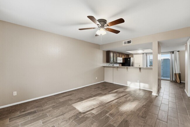 Building Photo - Beautifully maintained 3-bedroom, 2.5-bath Condo in the heart of Phoenix!