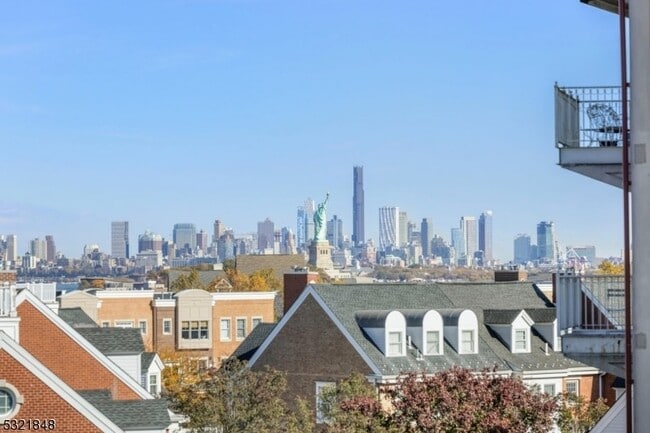 Building Photo - 1 Independence Way