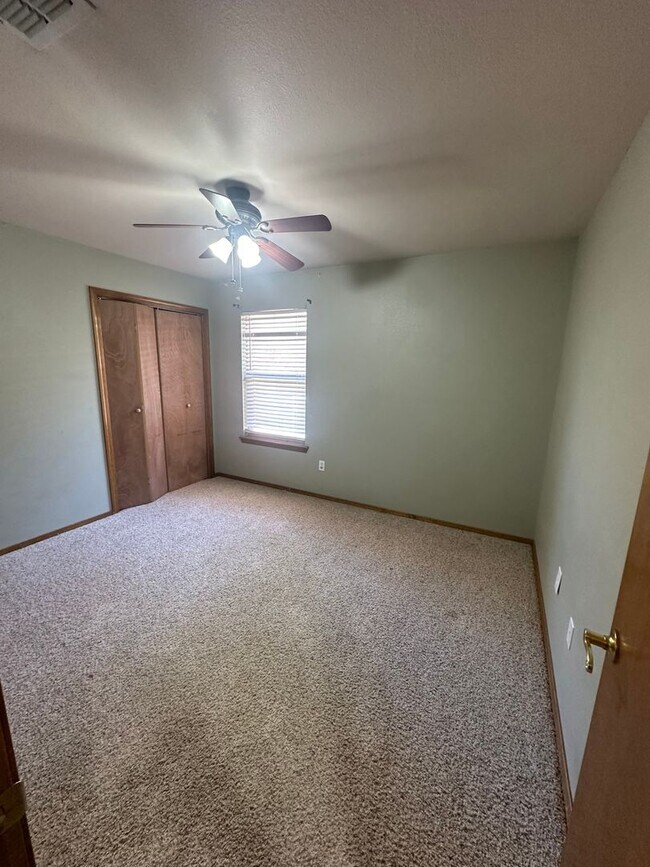 Building Photo - Cozy 4 Bed 2 Bath! Mesa School District !
