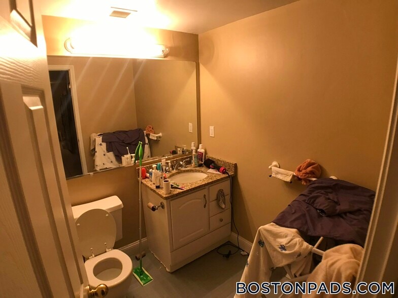 Building Photo - 15 N Beacon St