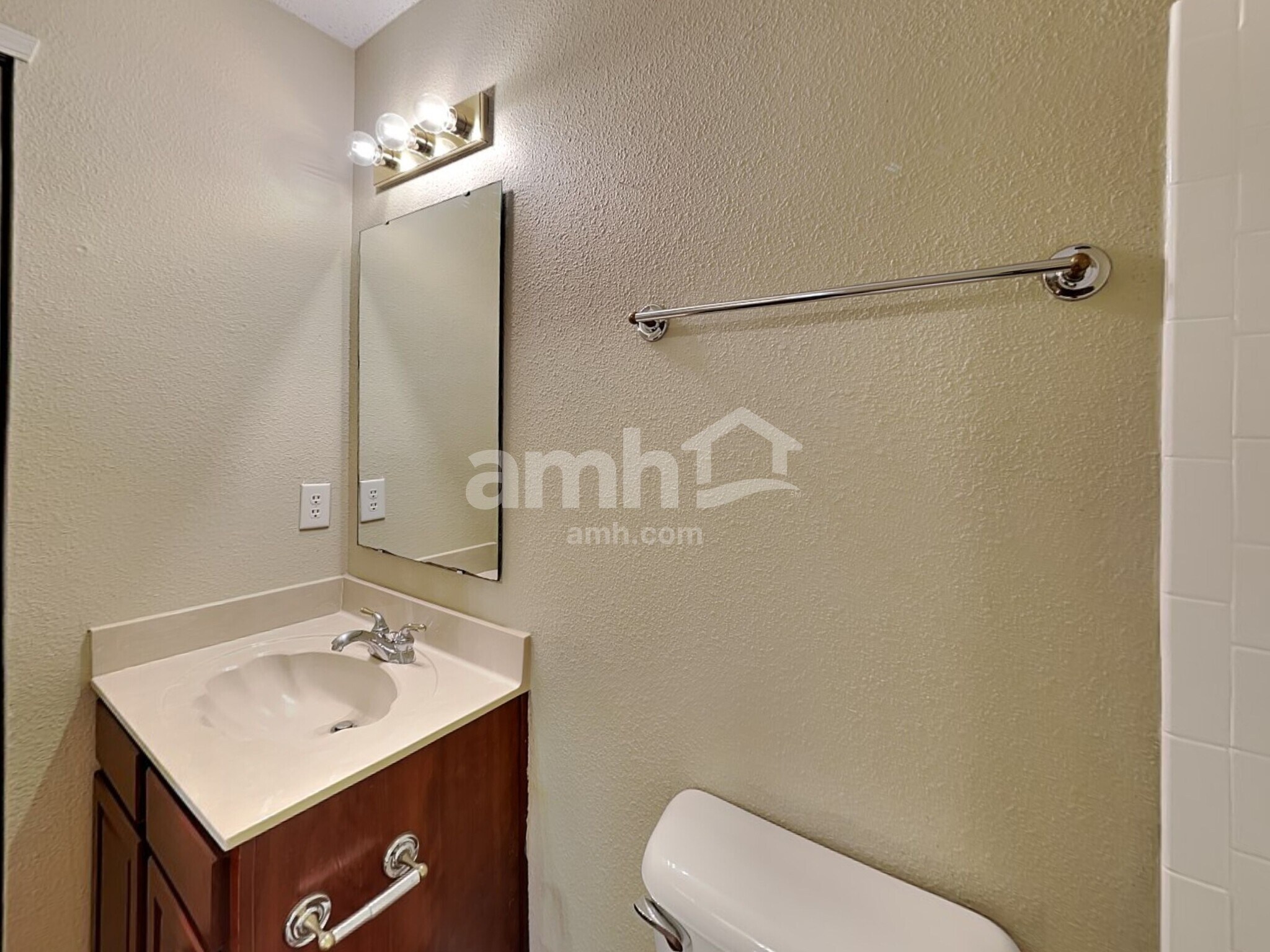 Building Photo - 13993 Meadow Lake Dr