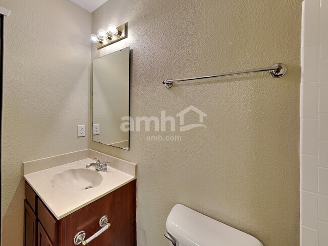 Building Photo - 13993 Meadow Lake Dr