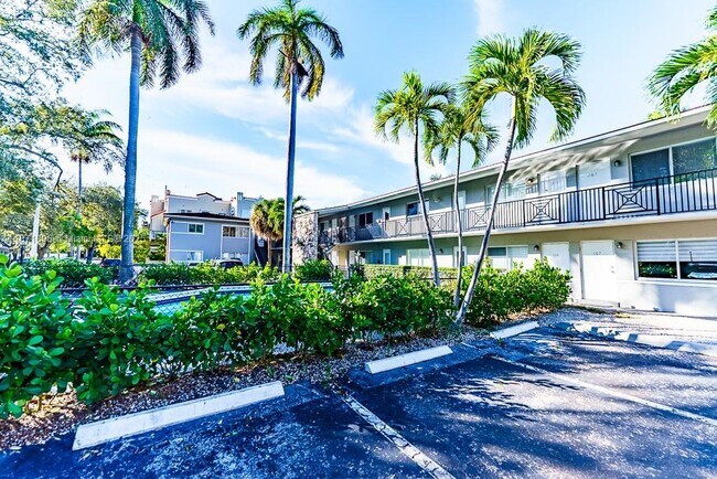 Primary Photo - 95 Edgewater Dr