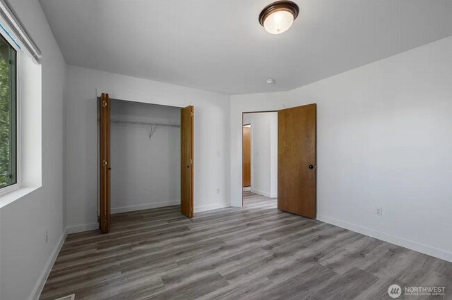 Building Photo - 4 Bed + Bonus Room, 2.5 Bath Home in Coyote Ridge w/ Park Access & Garage!