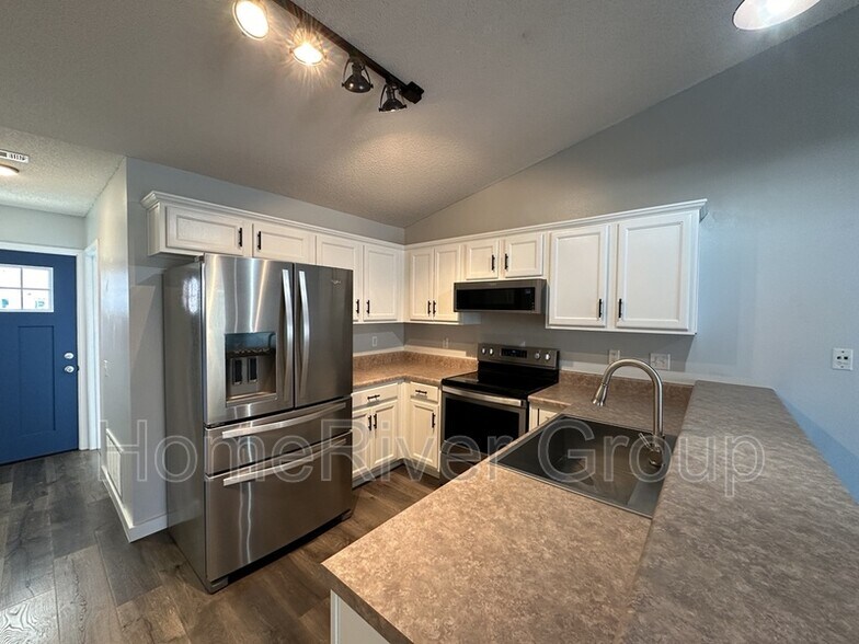 Building Photo - 7982 Stonebrook Dr