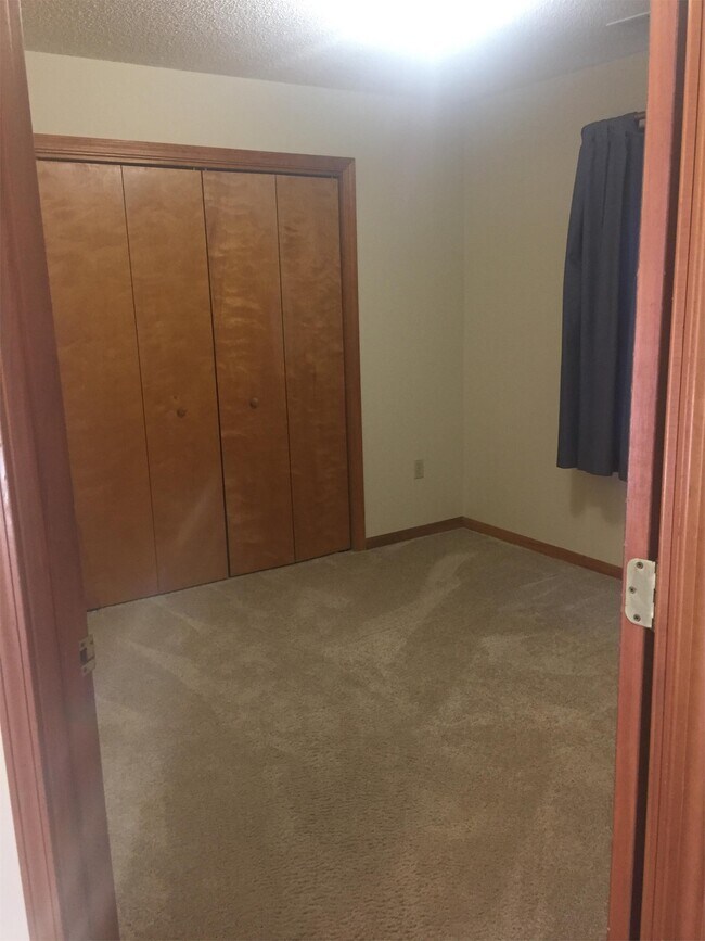 Building Photo - 3924 Overland Dr