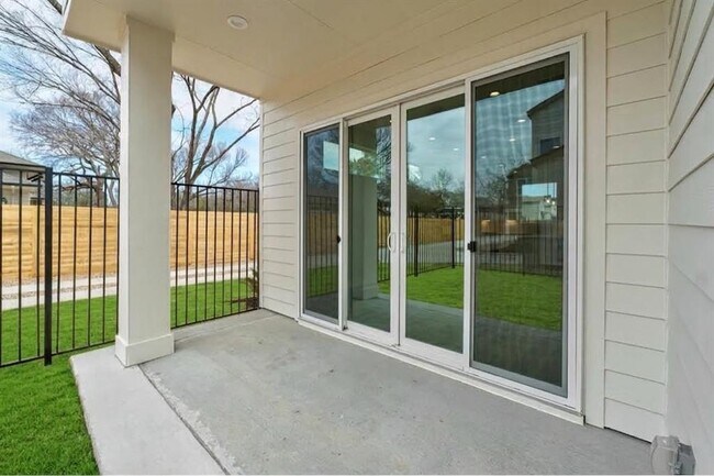 Building Photo - 6107 Richardson Ln