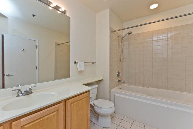 Building Photo - 1 bedroom in Chicago IL 60605