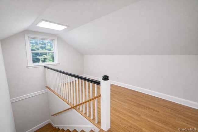 Building Photo - 474 N Bedford Rd