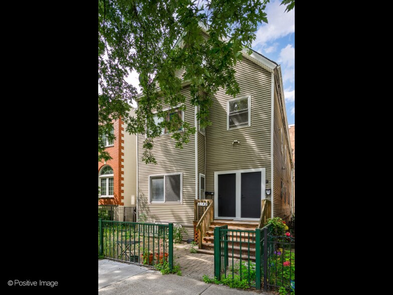 Primary Photo - 2142 N Maplewood Ave