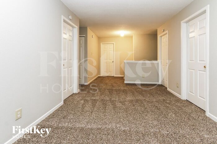 Building Photo - 1911 Dutch Elm Dr