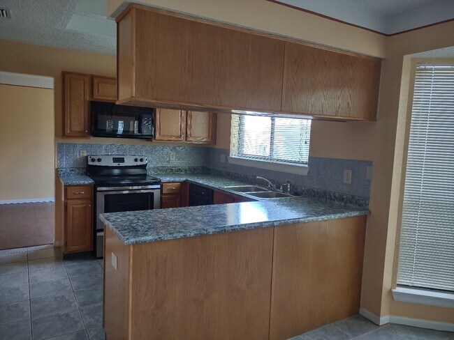 Building Photo - 2361 Shirecreek Cir