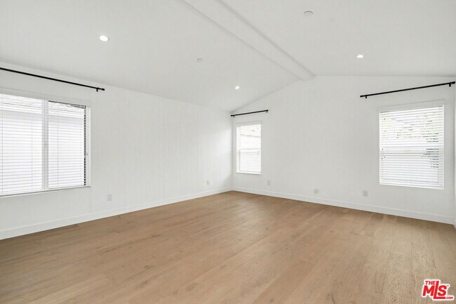 Building Photo - 7832 Croydon Ave