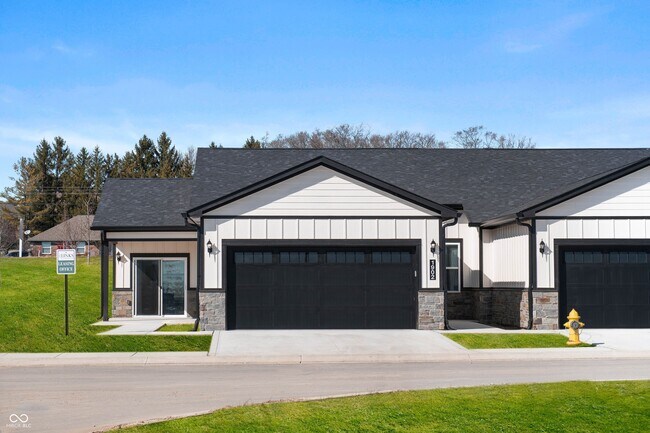 Primary Photo - 1937 Chambers Dr