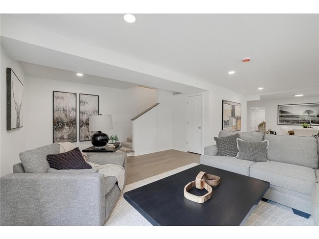 Building Photo - 5111 Colonial Dr