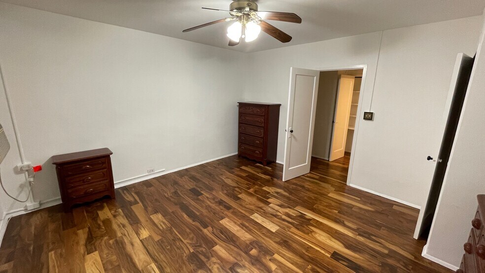 Building Photo - 3338 Valley Dr