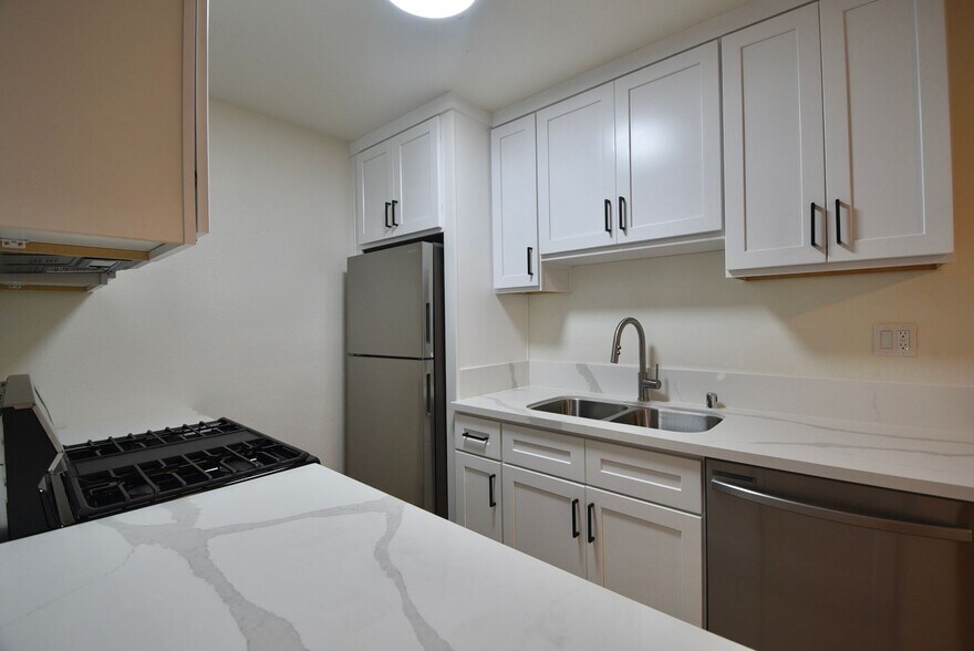 Building Photo - 849 N McCadden Pl