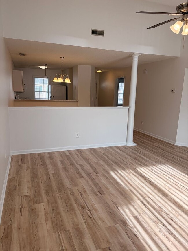 Building Photo - Q201