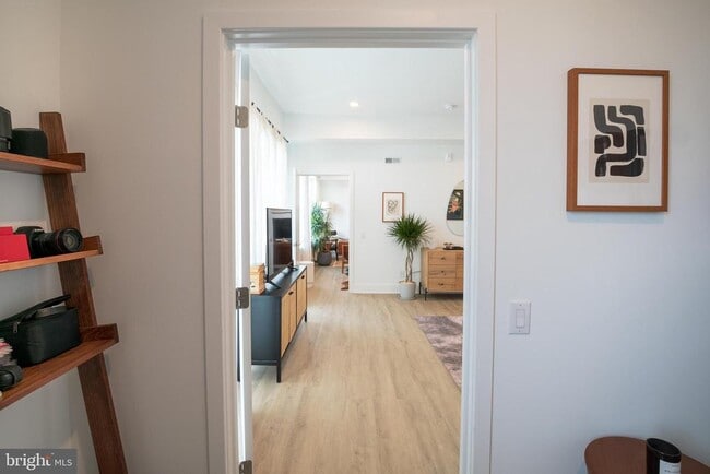 Building Photo - 1324 Frankford Ave