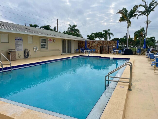 Building Photo - 3301 Loren Rd