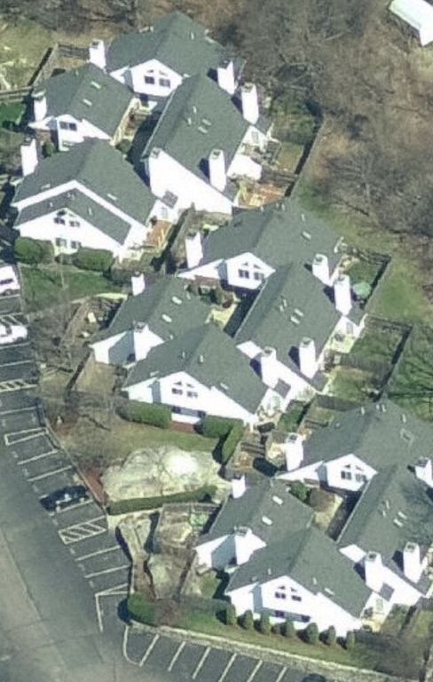 Building Photo - 231 Lake St