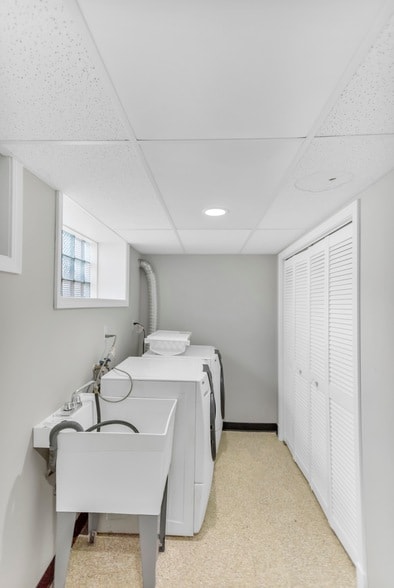 Building Photo - 5156 W 63rd Pl