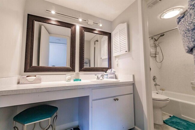 Building Photo - 1200 E Peppertree Ln