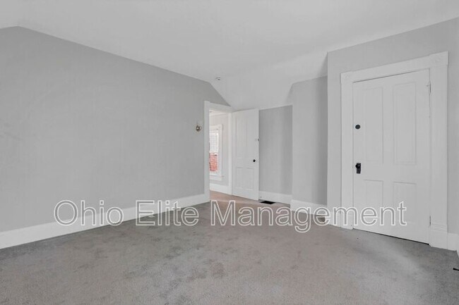 Building Photo - 341 E Markison Ave
