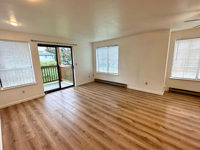 Building Photo - 2 Bed 1 Bath in heart of Bellingham Receive a $250 Amazon gift card upon move in!!