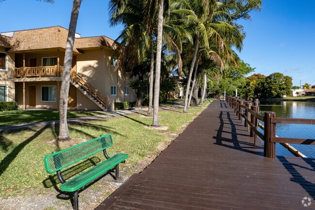 Building Photo - Lakeside Condominiums