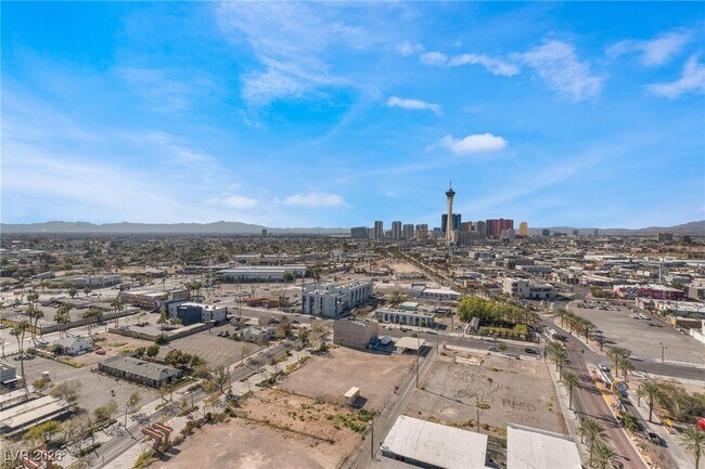 Building Photo - 200 Hoover Ave