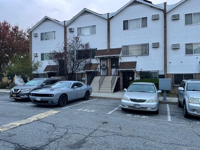 Building Photo - 7 Dune Ct