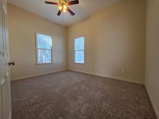 Building Photo - 1102 E 33rd St