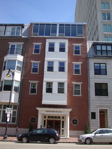 Building Photo - 10 Bowdoin St