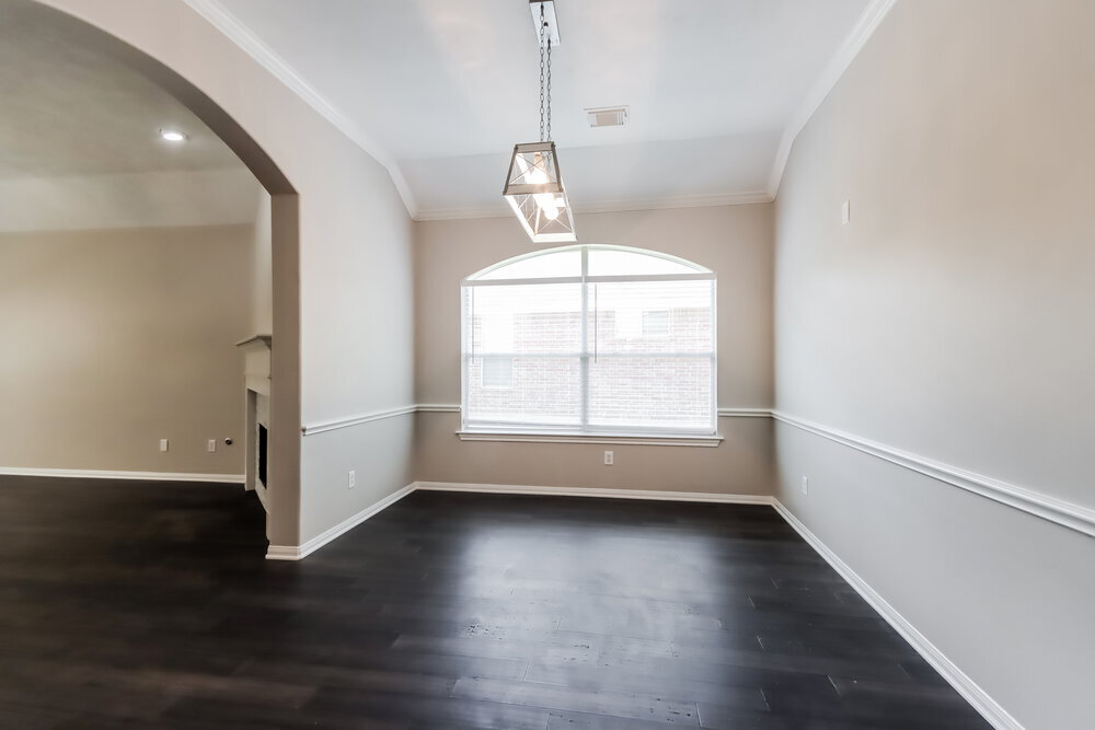Building Photo - 25589 Oakhurst Forest Dr